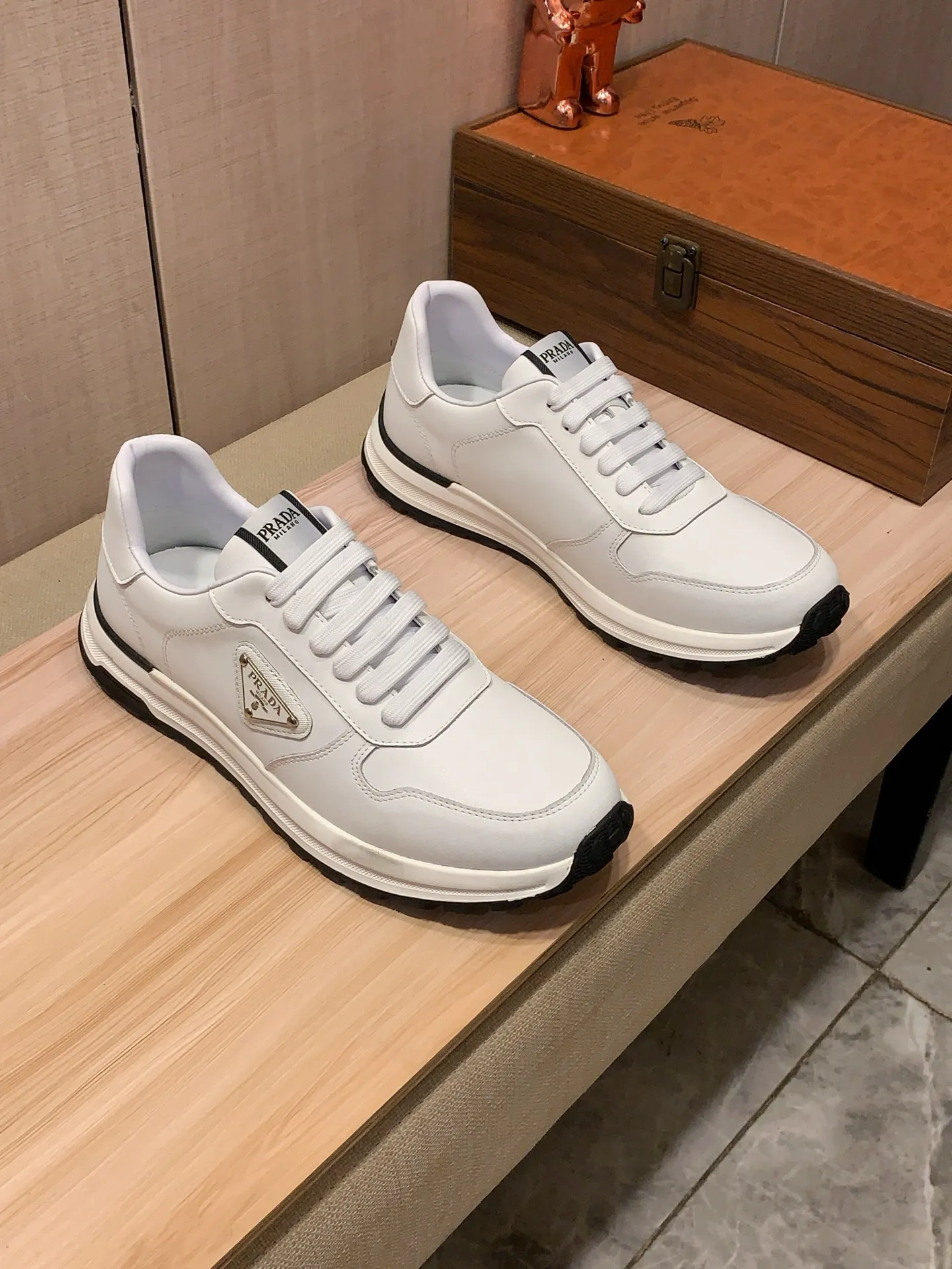 Men's Men's Shoes💰420💰💰🎩🎩[Lightning][Lightning] "PRADA*" The latest and most popular casual shoes, top brand [seduce] luxury~purchase, top~quality. [Strong] The upper is made of imported breathable cowhide with material ➕ breathable sheepskin feet (•) and fine workmanship. The original stylish and stylish soft rubber wear-resistant and non-slip outsole is light and comfortable on the feet. The real thing looks better when photographed. 122: code: 38-44, 2️⃣ colors selected